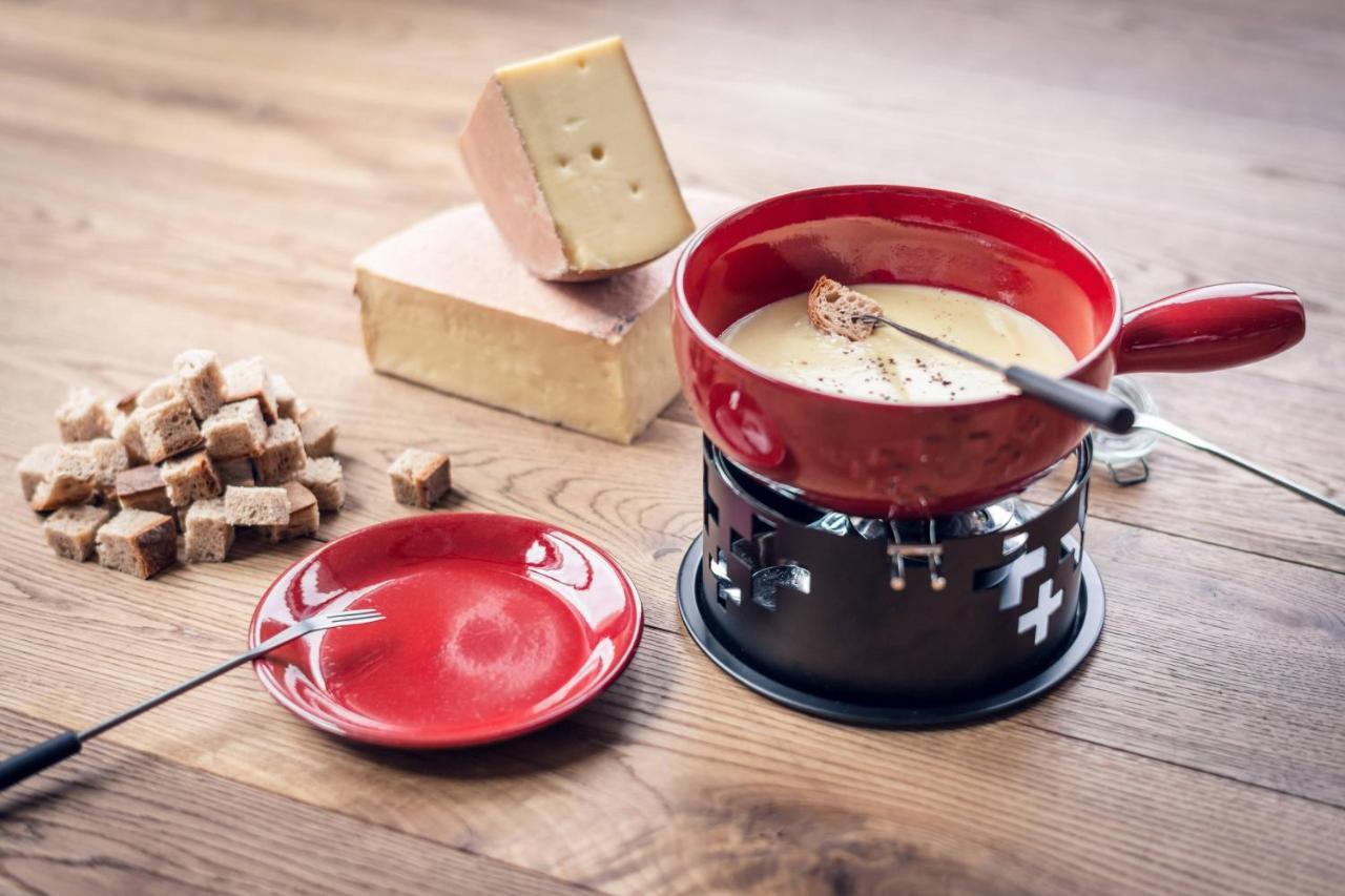 Zurich Marriott Hotel Ngoại thất bức ảnh Cheese fondue