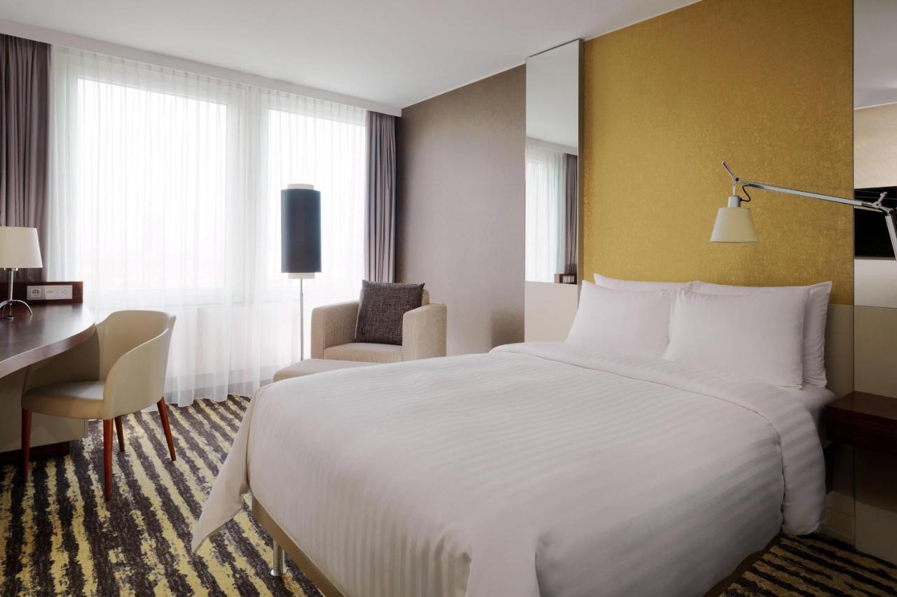 Zurich Marriott Hotel Ngoại thất bức ảnh A room at the hotel