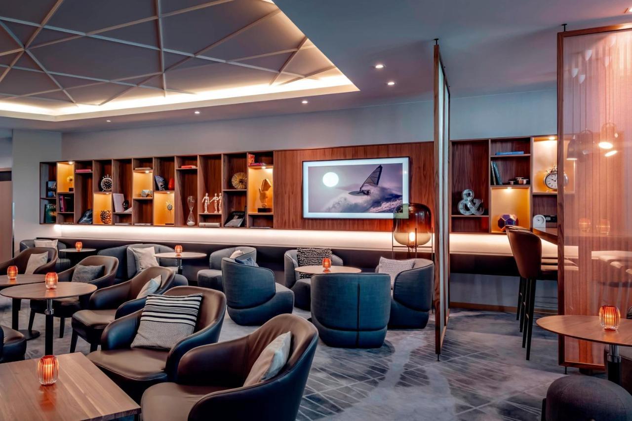 Zurich Marriott Hotel Ngoại thất bức ảnh The lounge at London Heathrow Airport