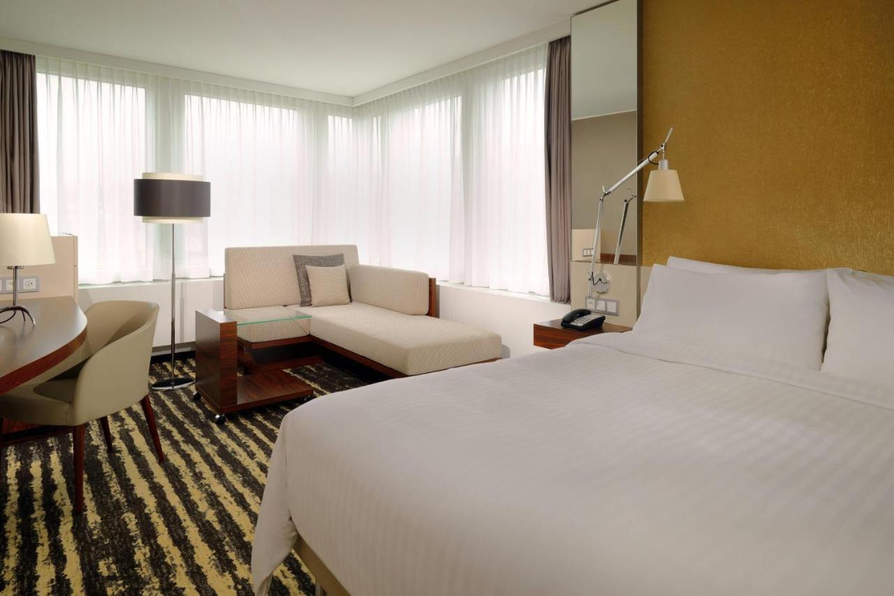 Zurich Marriott Hotel Ngoại thất bức ảnh A room at the W London
