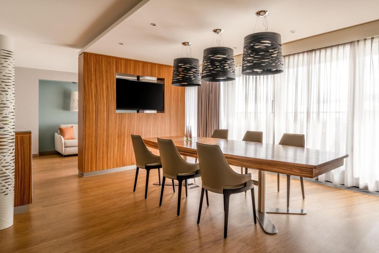 Zurich Marriott Hotel Ngoại thất bức ảnh A meeting room at the airport