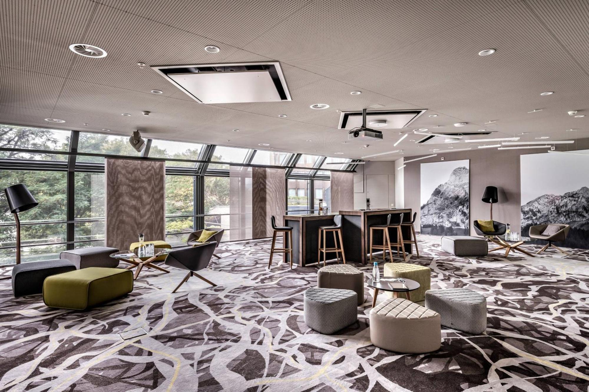 Zurich Marriott Hotel Ngoại thất bức ảnh The lounge at the airport