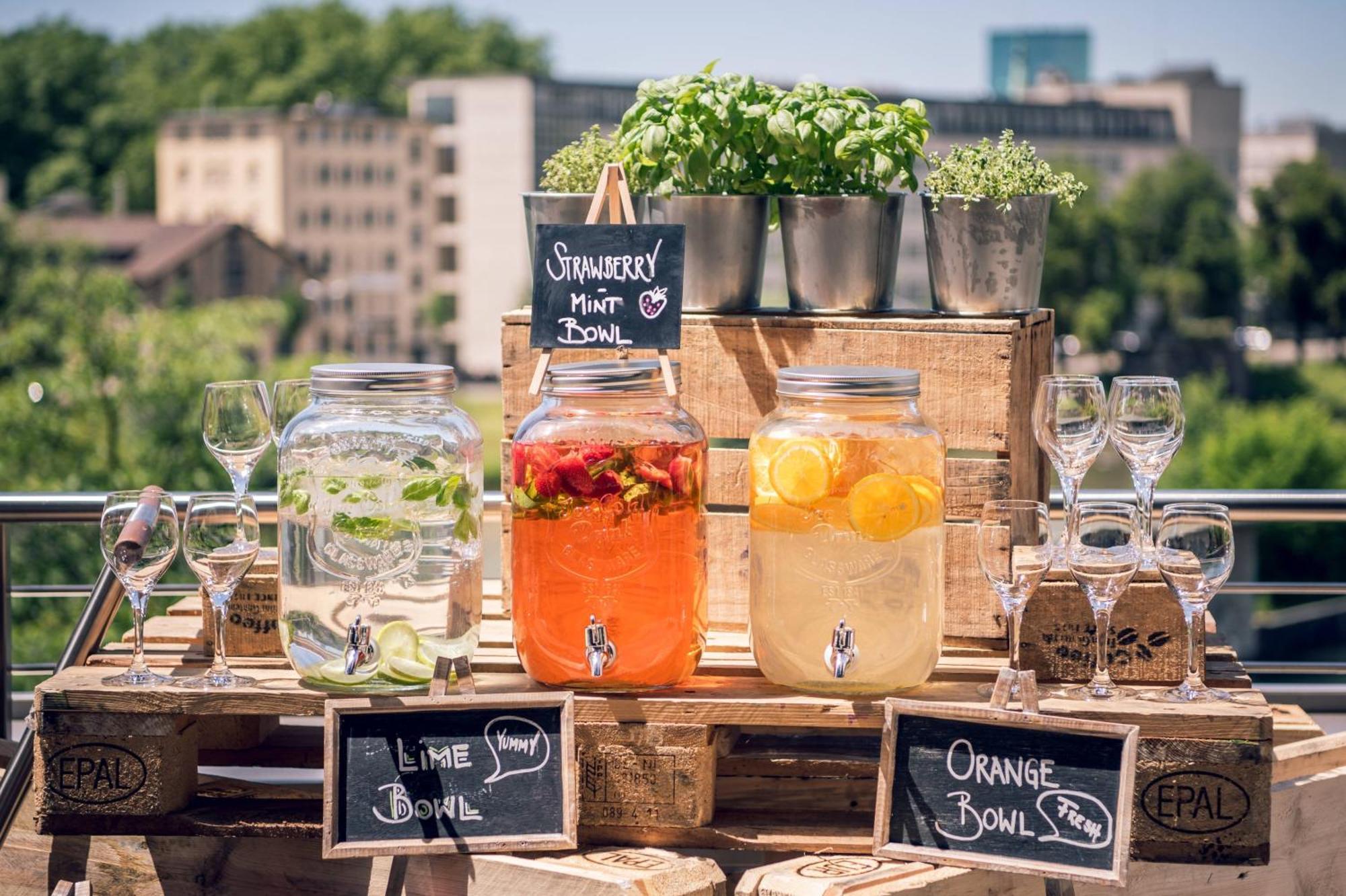 Zurich Marriott Hotel Ngoại thất bức ảnh A beverage station